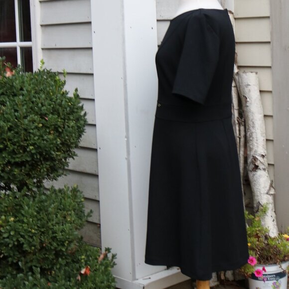 Zarina Black Slight V-Neck Stretch Crepe Shortsleeve A-Line Dress Sz 42 (US 12) - Picture 4 of 8